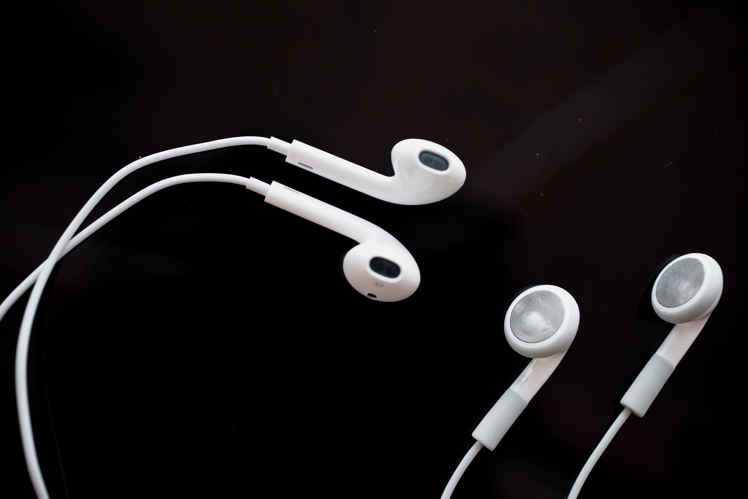 09122012 IPHONE NEW EARBUDS 040edit1376469727
